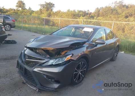 2020 Toyota Camry Se z USA, uszkodzony, nr VIN 4T1G11AK6LU898100